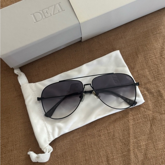 DEZI Accessories - Dezi Top Self - COLOR: BLACK / DARK SMOKE